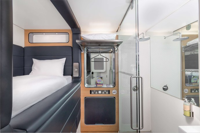 Imagen de la habitación del Hotel YotelAIR London Gatwick. Foto 6