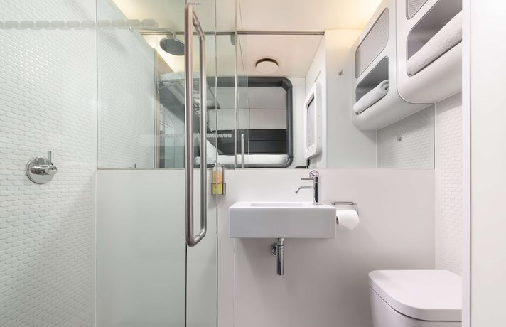 Imagen de la habitación del Hotel YotelAIR London Gatwick. Foto 12