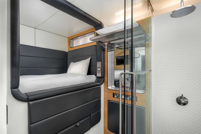 Imagen de la habitación del Hotel YotelAIR London Gatwick. Foto 17