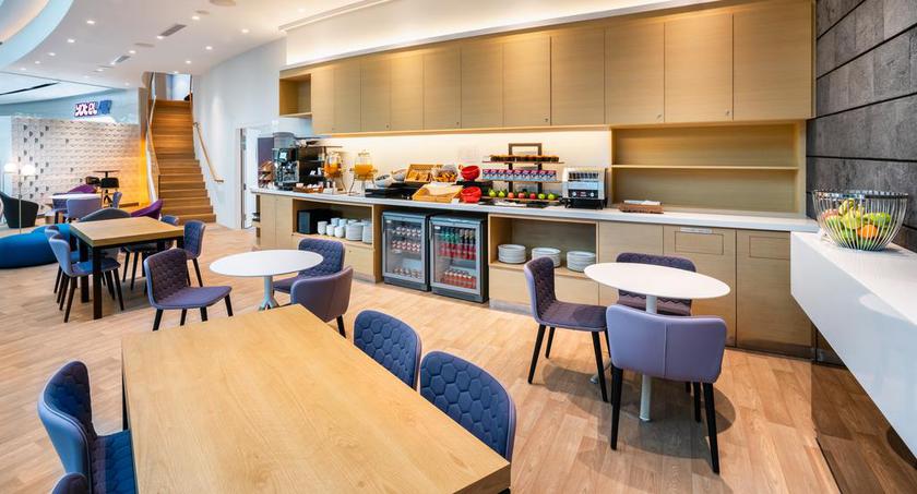 Imagen de los interiores del Hotel Yotelair Singapore Changi Airport Landside (sg Clean). Foto 8