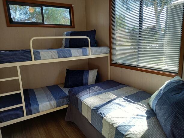 Imagen de la habitación del Hotel Young Tourist Park. Foto 18