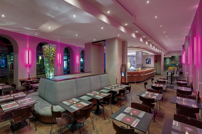 Imagen del bar/restaurante del Hotel Yours Truly. Foto 3