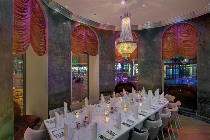 Imagen del bar/restaurante del Hotel Yours Truly. Foto 4