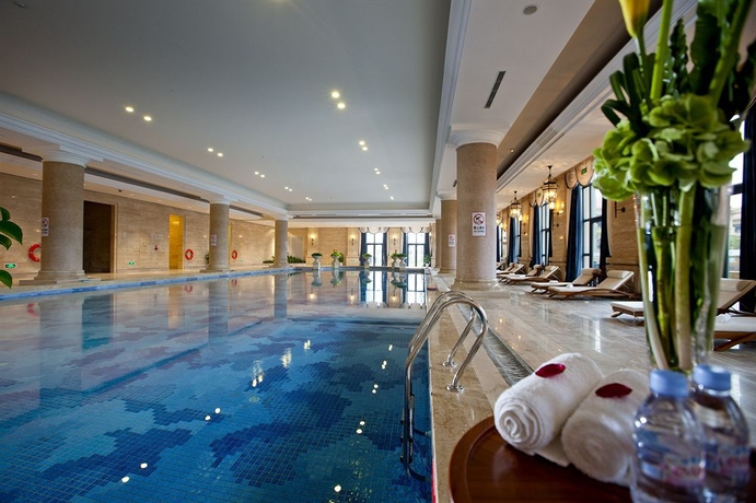 Imagen de la piscina del Hotel Yourworld International Conference Center. Foto 16