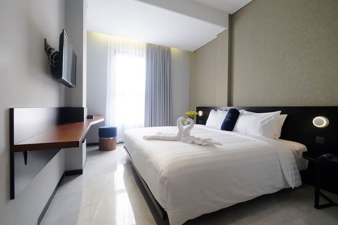 Imagen de la habitación del Hotel Youstay Semarang By Sinergi. Foto 8