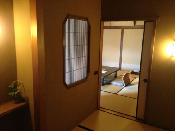 Imagen de la habitación del Hotel Yoyokaku. Foto 13