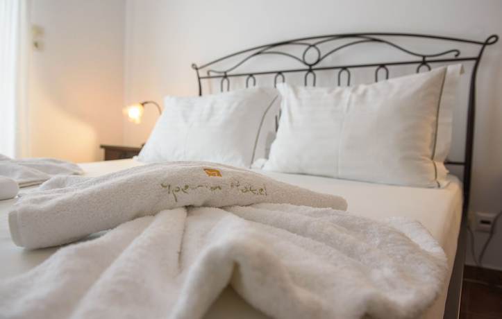 Imagen de la habitación del Hotel Yperia. Foto 3