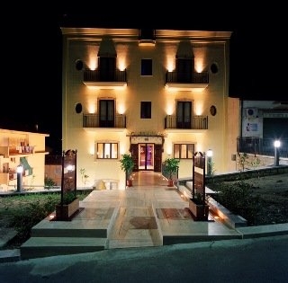Imagen general del Hotel Ypsigro Palace Hotel. Foto 1