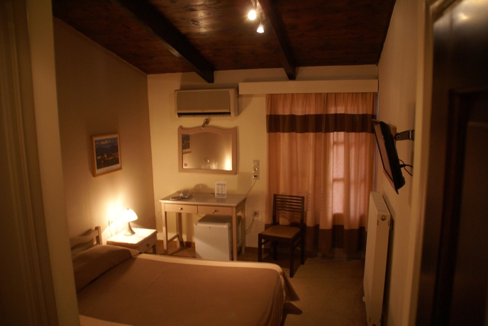 Imagen de la habitación del Hotel Yria. Foto 6