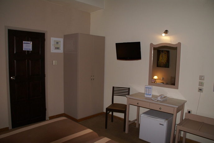 Imagen de la habitación del Hotel Yria. Foto 10