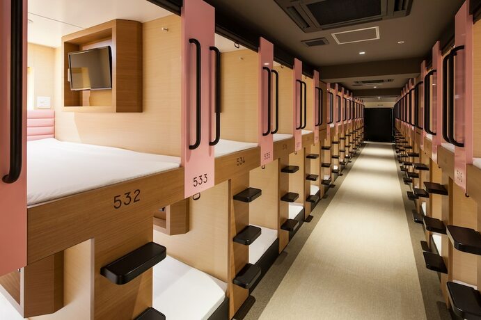 Imagen de la habitación del Hotel Y's Cabin Osaka Namba. Foto 18