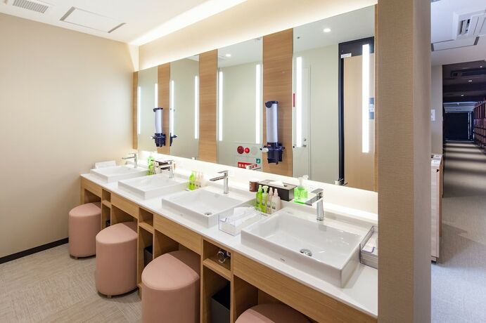 Imagen de la habitación del Hotel Y's Cabin Osaka Namba. Foto 19