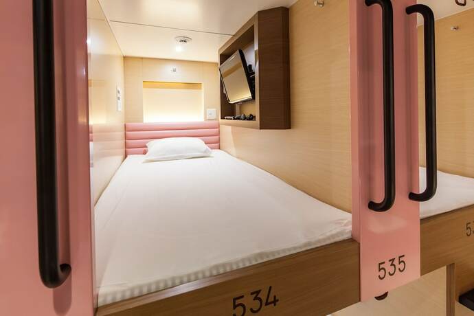 Imagen de la habitación del Hotel Y's Cabin Osaka Namba. Foto 20