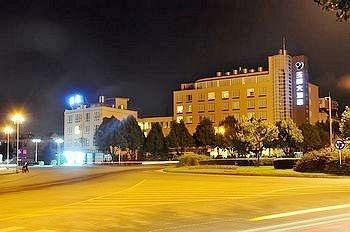 Imagen de los exteriores del Hotel Yu Du - Tengchong. Foto 14