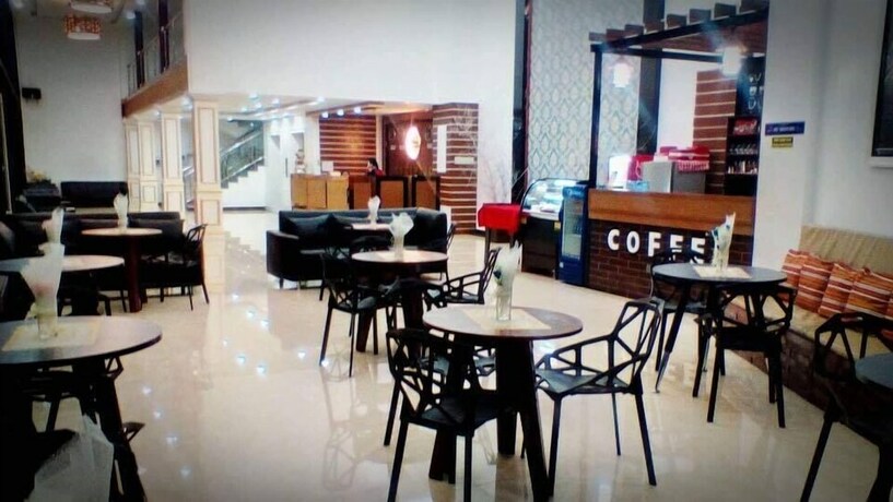 Imagen del bar/restaurante del Hotel Yubenco Global Ecotel. Foto 16