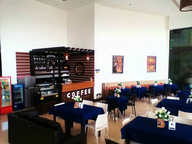 Imagen del bar/restaurante del Hotel Yubenco Global Ecotel. Foto 17