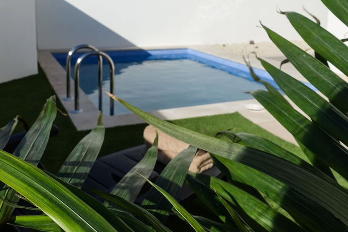 Imagen de la piscina del Hotel Yucca Villas. Foto 13