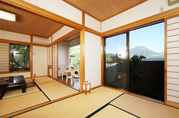 Imagen de la habitación del Hotel Yufuin Hanayoshi. Foto 2
