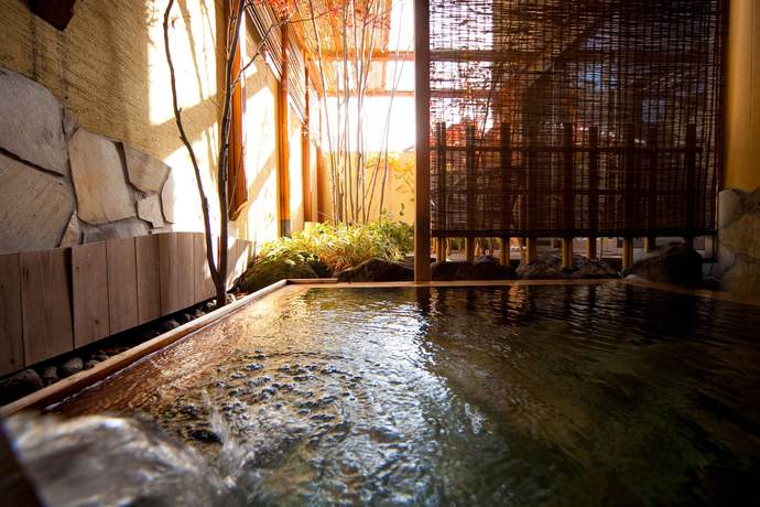 Imagen de la piscina del Hotel Yufuin Kutsurogi No Yado Nanakawa. Foto 17