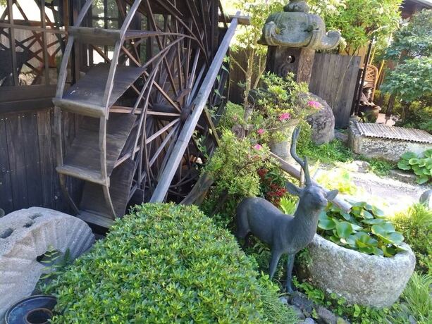Imagen de los exteriores del Hotel Yufuin Onsen Oyado Gorinka. Foto 6