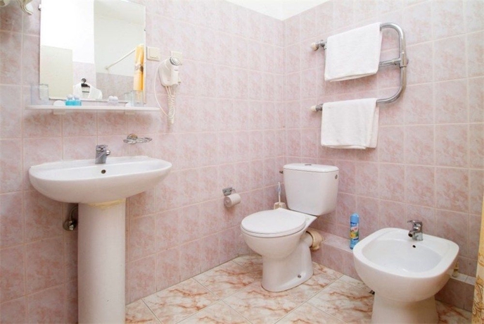 Imagen de la habitación del Hotel Yug. Foto 3