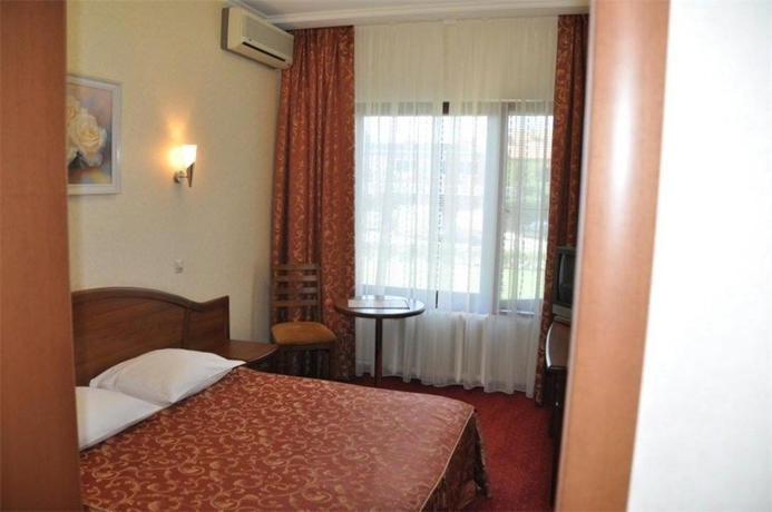 Imagen de la habitación del Hotel Yug. Foto 4