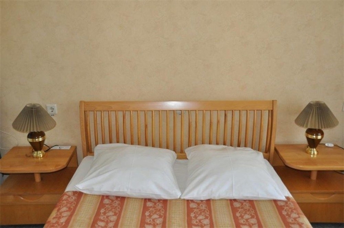Imagen de la habitación del Hotel Yug. Foto 7