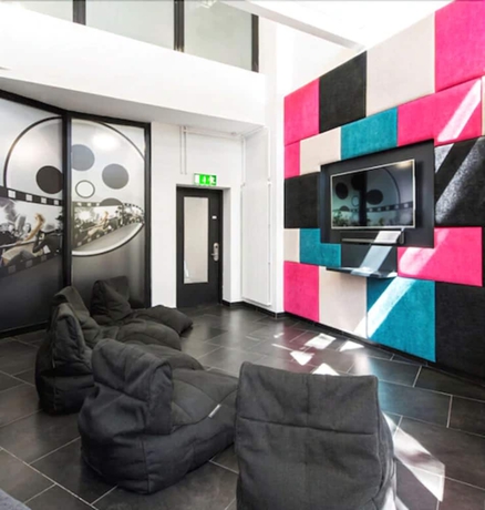 Imagen de los interiores del Hotel Yugo Explore - Broadstone Hall. Foto 7