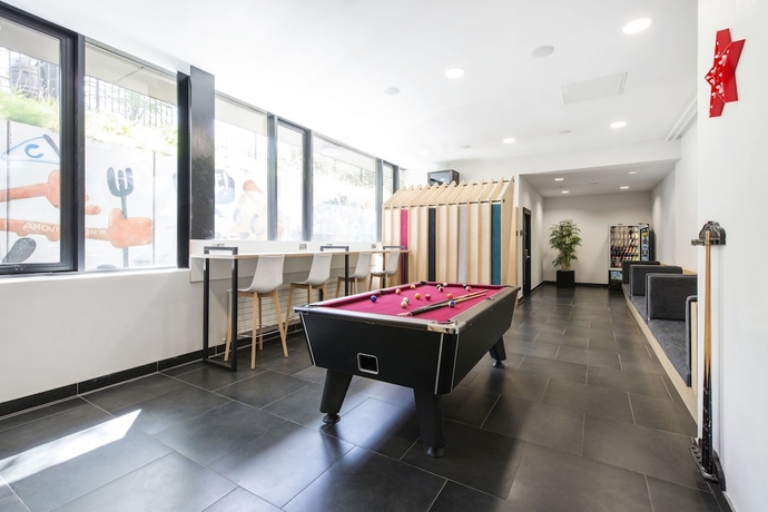 Imagen de los interiores del Hotel Yugo Explore - Broadstone Hall. Foto 9