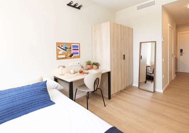 Imagen de la habitación del Hotel Yugo Terrassa. Foto 6