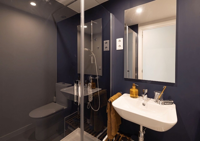 Imagen de la habitación del Hotel Yugo Terrassa. Foto 14