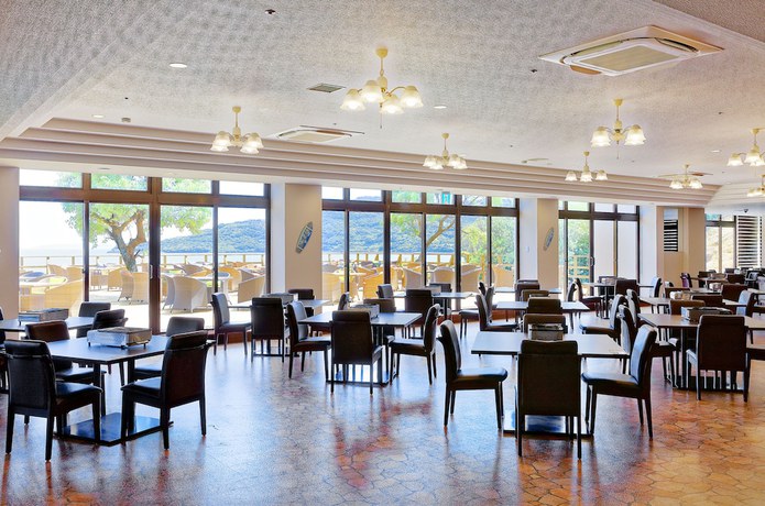 Imagen del bar/restaurante del Hotel Yukai Resort Hirado Senrigahamaonsen Ranpu. Foto 8