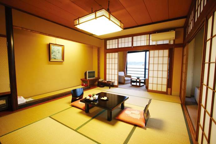 Imagen de la habitación del Hotel Yukai Resort New Maruya, Kaga. Foto 14