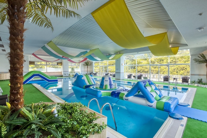 Imagen de la piscina del Hotel Yukai Resort Premium Toba Saichoraku. Foto 18