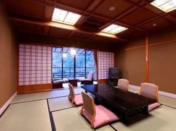 Imagen de los interiores del Hotel Yukai Resort Yoshinoya Irokuen. Foto 14