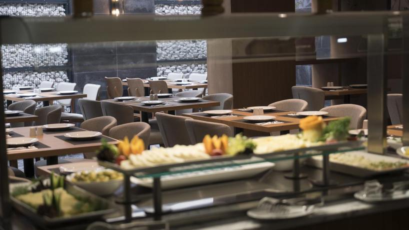 Imagen del bar/restaurante del Hotel Yuksel Istanbul Yenikapi. Foto 2