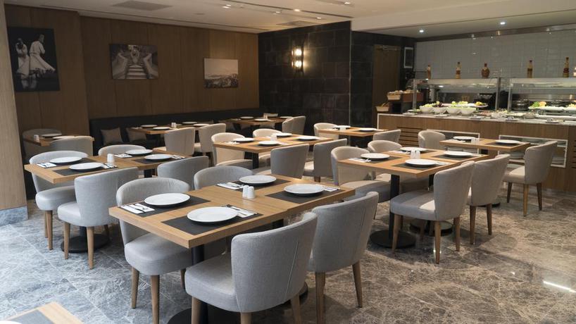 Imagen del bar/restaurante del Hotel Yuksel Istanbul Yenikapi. Foto 3