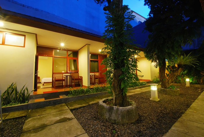 Imagen general del Hotel Yulia Beach Inn Kuta. Foto 3