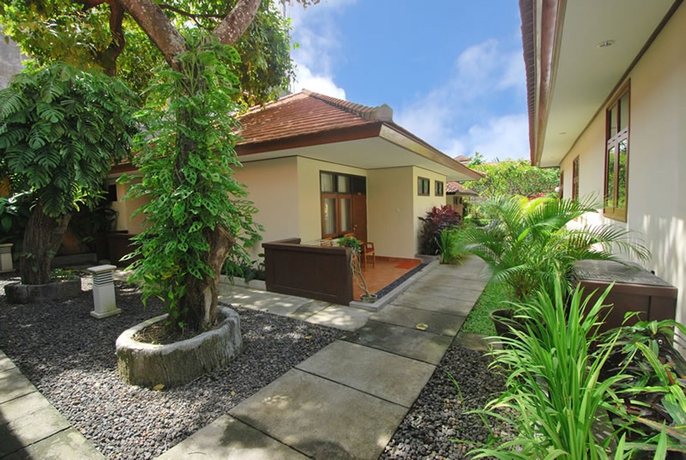 Imagen general del Hotel Yulia Beach Inn Kuta. Foto 2