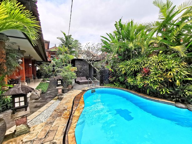 Imagen de la piscina del Hotel Yulia Village Inn. Foto 15