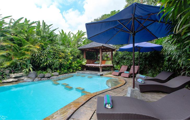 Imagen de la piscina del Hotel Yulia Village Inn. Foto 16