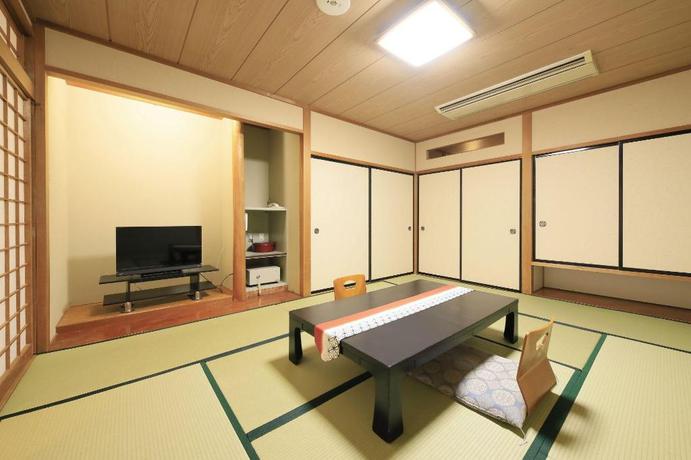 Imagen de la habitación del Hotel Yumorikamaya. Foto 13