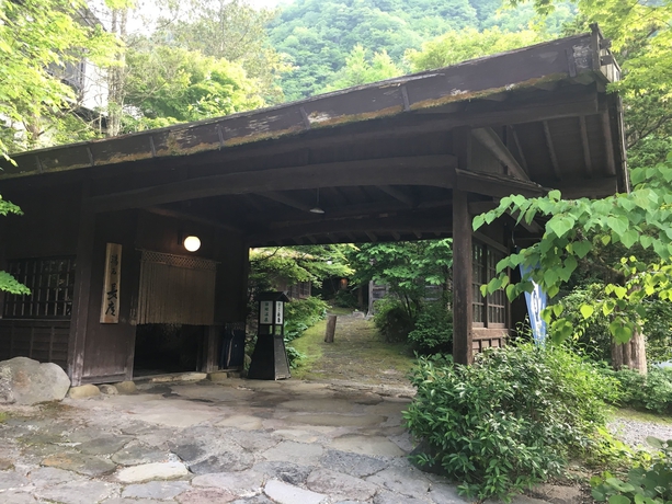 Imagen de los exteriores del Hotel Yumoto Chouza. Foto 16