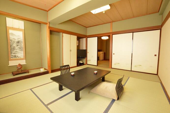 Imagen de la habitación del Hotel Yumotoya. Foto 24