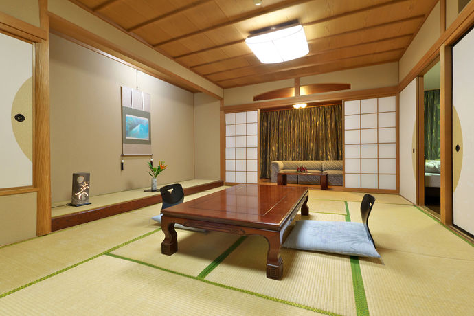 Imagen de los exteriores del Hotel Yuraku. Foto 10