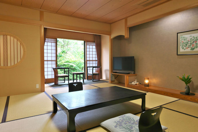 Imagen de la habitación del Hotel Yuraku. Foto 7