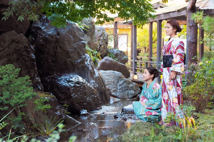 Imagen de la piscina del Hotel Yuraku. Foto 16