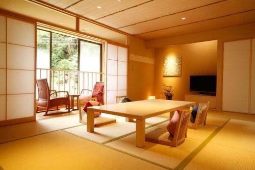 Imagen de la habitación del Hotel Yuraku Kinosaki Spa and Gardens. Foto 7