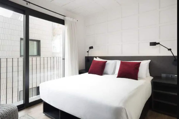 Imagen de la habitación del Hotel Yurbban Ramblas Boutique. Foto 7