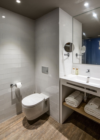 Imagen de la habitación del Hotel Yurbban Trafalgar. Foto 4